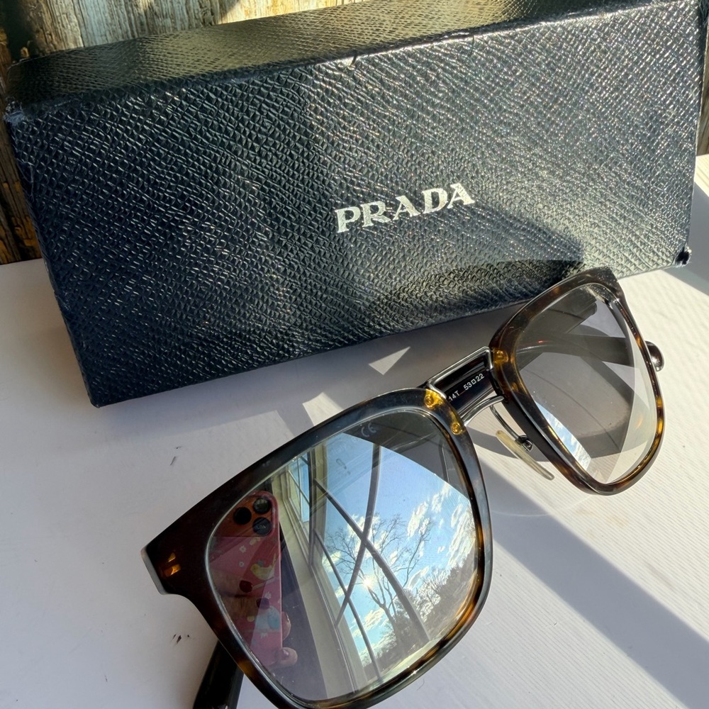 Prada Brown Tortoise 😎